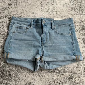American Eagle Women’s Light Wash Jean Shorts Size 10 NWT Midi Low Rise